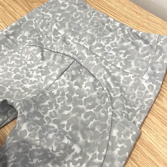 Echt Wild Pocket Leggings - Picture 11 of 15